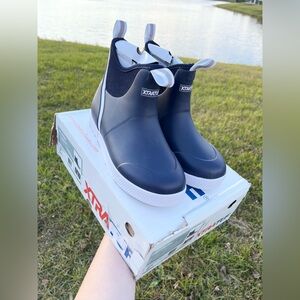 NWT Xtratuf Mens Wheelhouse Boot in Navy Size 10